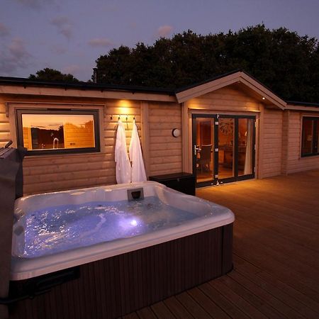 Cambridgeshire Lakes - Luxury Lodges In A Stunning Lake Location Gamlingay Εξωτερικό φωτογραφία