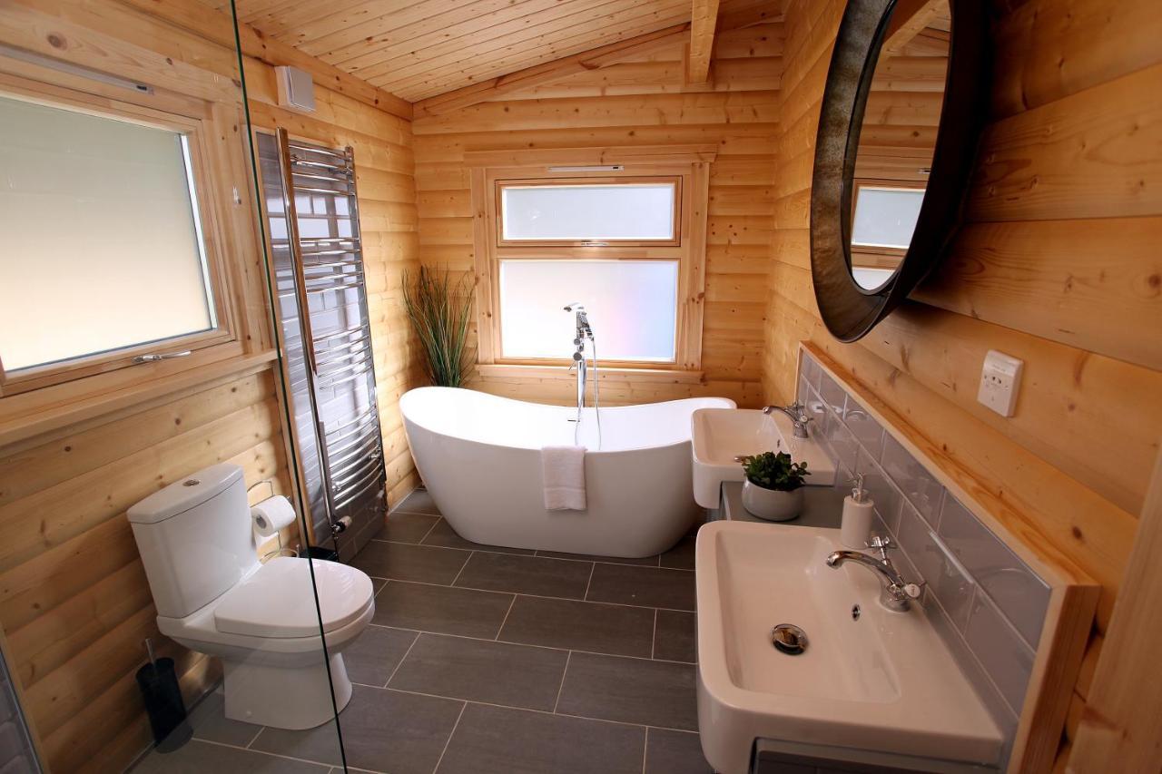 Cambridgeshire Lakes - Luxury Lodges In A Stunning Lake Location Gamlingay Εξωτερικό φωτογραφία